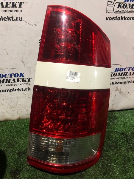 Фонарь стоп-сигнала Toyota Voxy AZR60G 1AZ-FSE прав