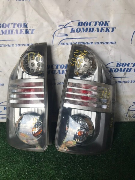 Фонарь стоп-сигнала Toyota Voxy ZRR75W 3ZR-FAE прав