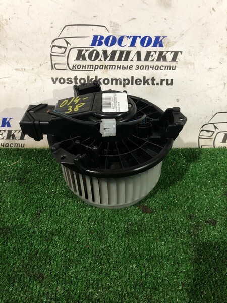 Вентилятор печки Toyota Ractis 2007 SCP100 2SZ-FE