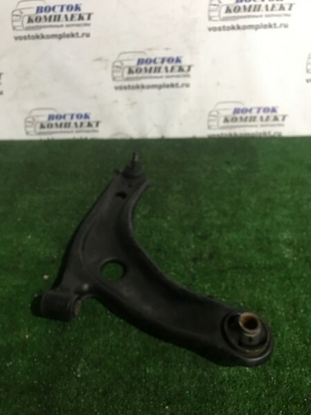 Рычаг подвески Toyota Porte 2013 NCP145 1NZ-FE перед прав