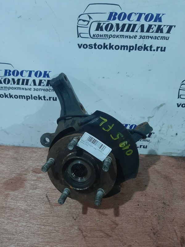 Ступица Nissan Serena C25 MR20DE перед лев