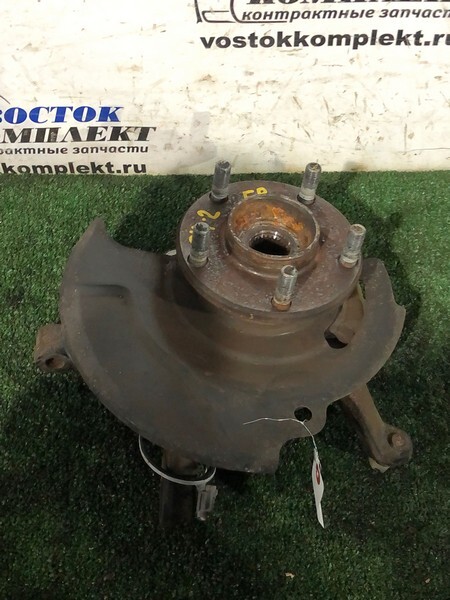 Ступица Nissan Serena 2004 TNC24 QR20DE перед прав