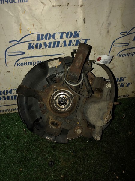 Ступица Toyota Isis ANM10W 1AZ-FSE перед лев