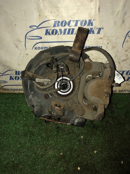 Ступица Toyota Voxy AZR60G 1AZ-FSE перед лев