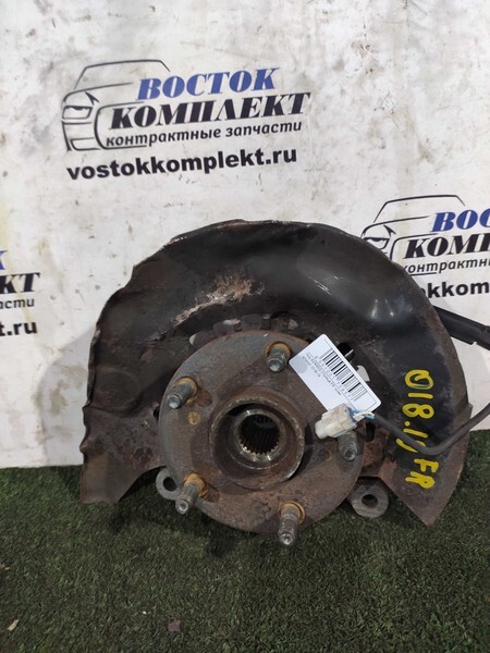 Ступица Toyota Voxy 2005 AZR65G 1AZ-FSE перед прав