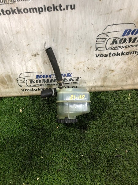 Бачок гидроусилителя Toyota Isis ANM10W 1AZ-FSE