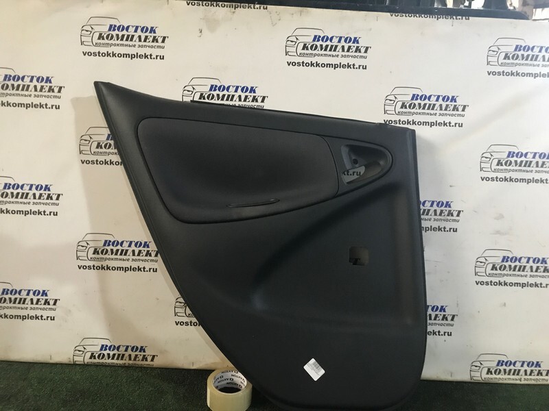Обшивка двери Toyota Vitz SCP10 1SZ-FE зад лев