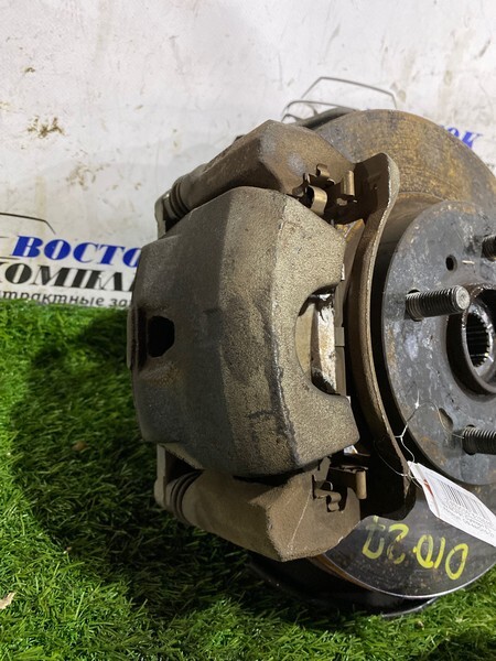 Суппорт Toyota Vitz NCP91 1NZ-FE перед лев