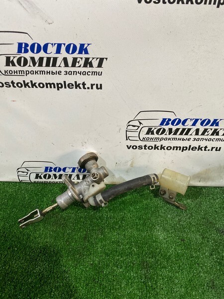 Главный цилиндр сцепления Nissan Wingroad 2005 WFY11 QG15DE