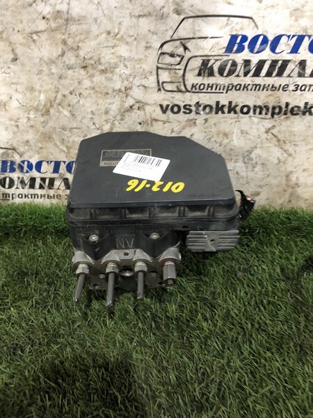 Блок управления ABS Toyota Blade AZE156H 2AZ-FE