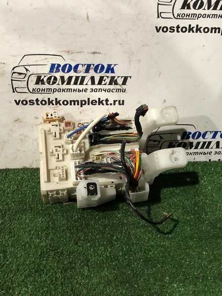Блок предохранителей Toyota Prius 2004 NHW20 1NZ-FXE