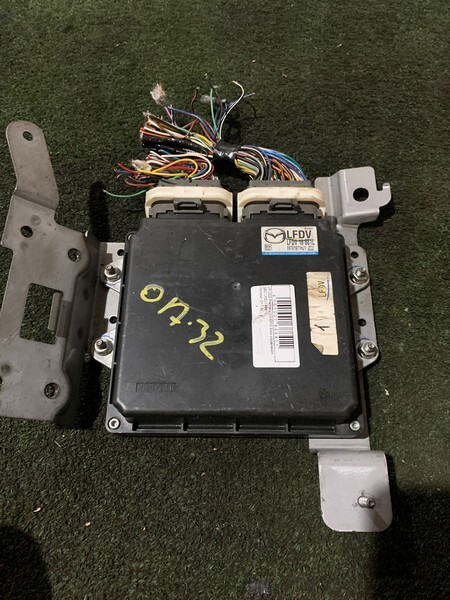 Блок управления ДВС Mazda Premacy CWEFW LF-VDS