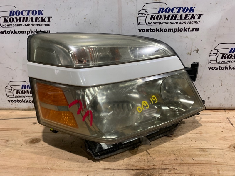 Фара Toyota Voxy AZR65G 1AZ-FSE перед прав