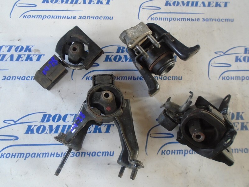 Подушка двигателя Toyota Isis 2004 ZNM10G 1ZZ-FE зад