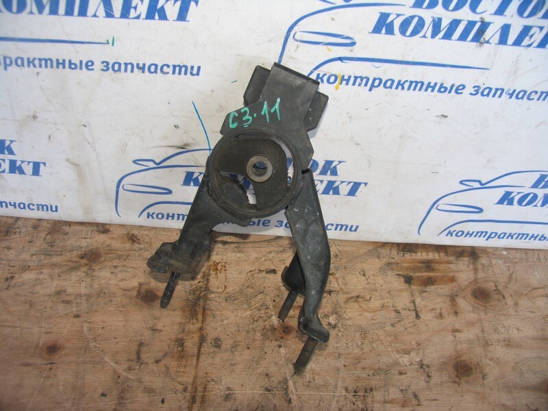 Подушка двигателя Toyota Noah ZRR70 3ZR зад