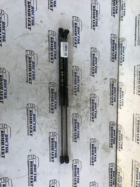 Амортизатор багажника Volkswagen Golf  CAVD