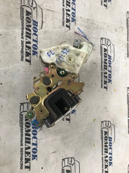 Замок дверной Nissan Liberty 2001 RM12 QR20DE перед лев