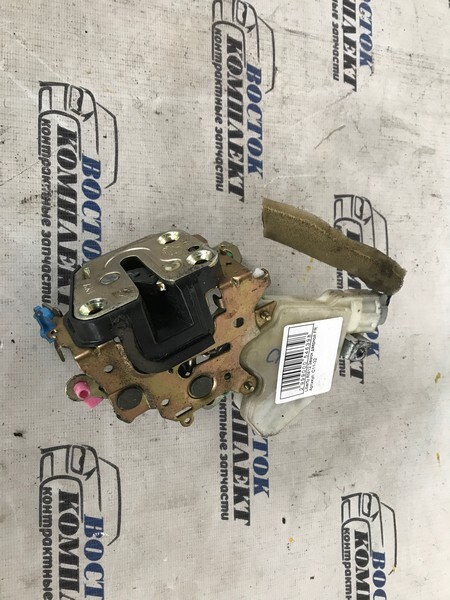 Замок дверной Nissan Liberty 2001 RM12 QR20DE перед прав