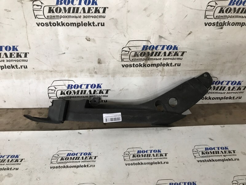 Накладка Honda Elysion RR1 K24A прав