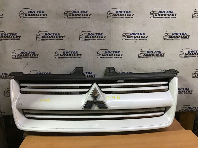 Решетка радиатора Mitsubishi Dion CR6W 4G94