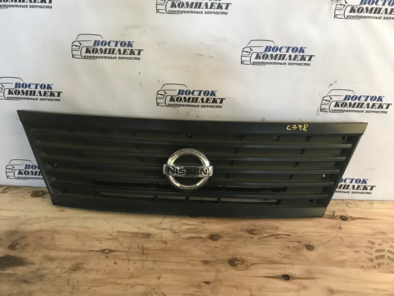 Решетка радиатора Nissan Caravan VWME25 ZD30DD