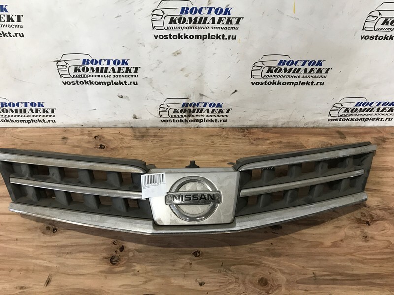 Решетка радиатора Nissan Note E11 HR15DE