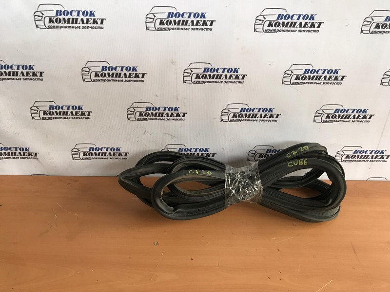 Уплотнительная резинка двери багажника Nissan Cube AZ10 CGA3DE зад