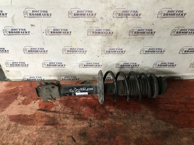 Стойка подвески Toyota Ractis 2010 NCP105 1NZ-FE перед лев