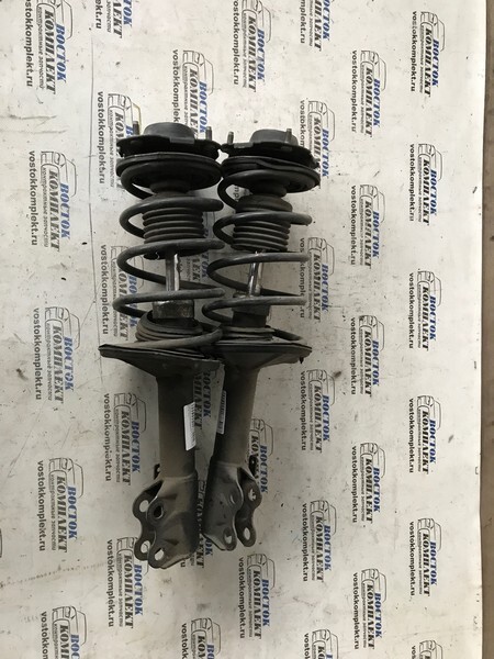 Стойка подвески Toyota Starlet 1998 EP95 4E-FE перед прав