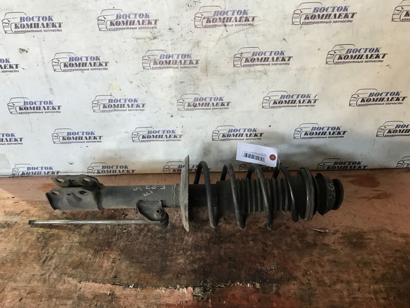 Стойка подвески Toyota Vitz NCP85G 1NZ-FE перед прав