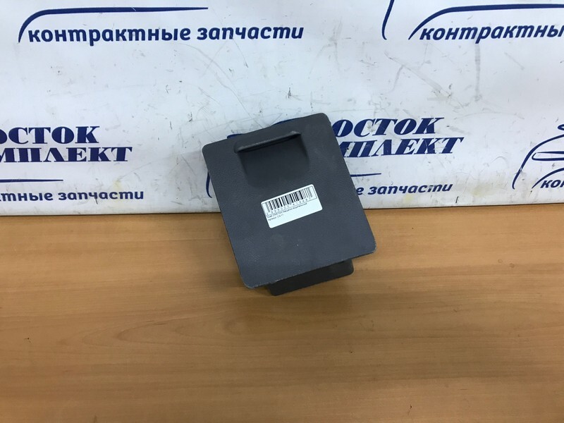 Бардачок Toyota Noah ZRR70 3ZR