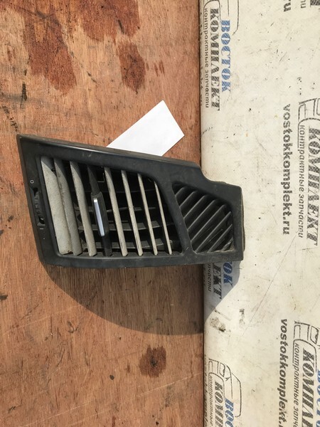 Дефлектор воздушный BMW 118I E87 лев