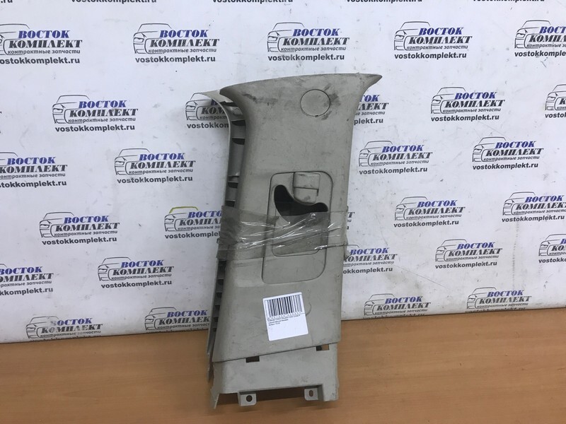 Обшивка стойки кузова Mitsubishi Outlander CW5W 4B12 прав