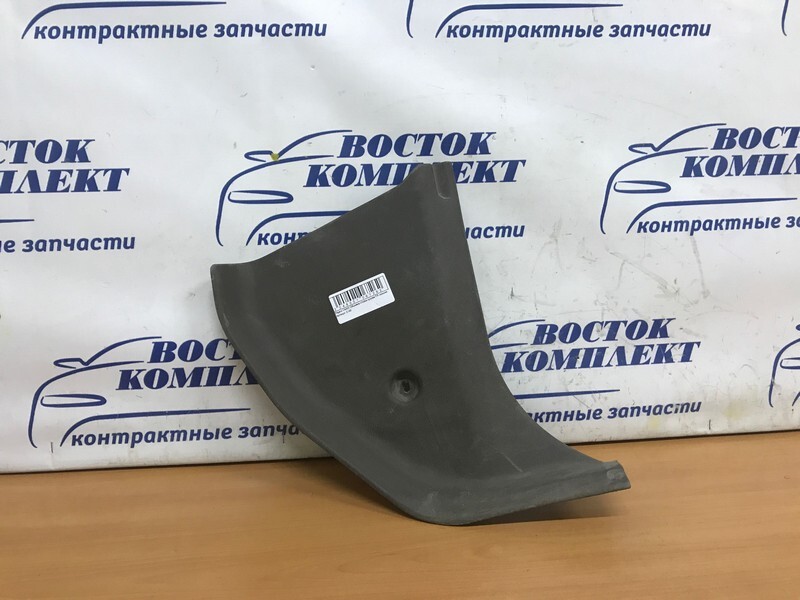 Обшивка стойки кузова Mitsubishi Pajero V44W 4M40-T перед прав