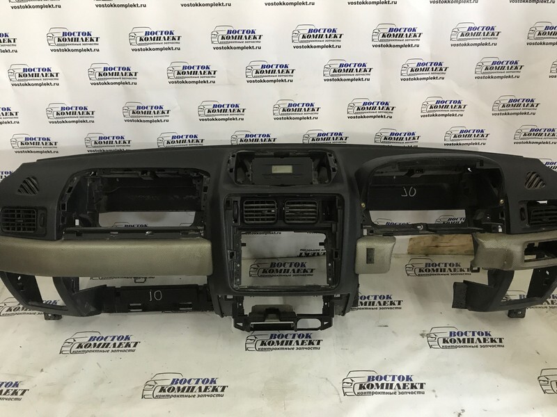 Панель передняя в салон Mitsubishi Pajero iO 2000 H76W 4G93