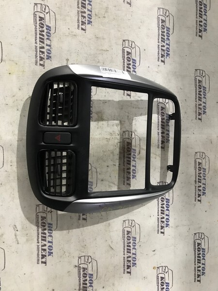 Рамка магнитофона Mazda Demio 2002 DW3W B3E