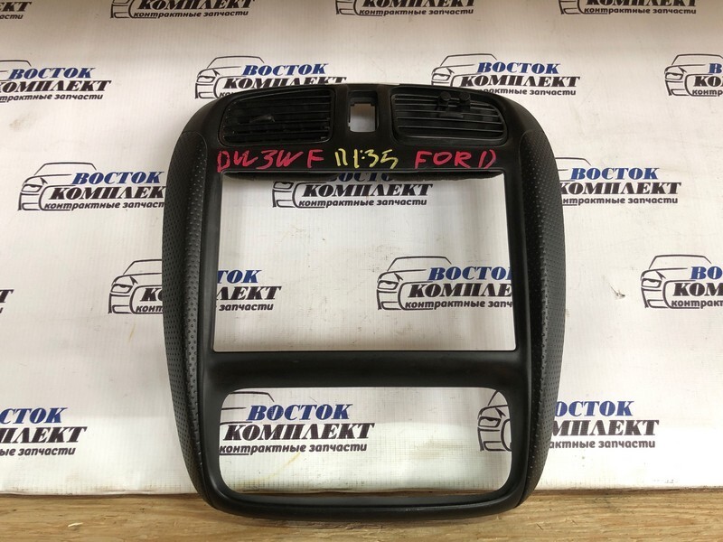 Рамка магнитофона Ford Festiva DW3WF B3