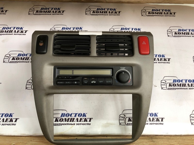 Рамка магнитофона Honda HR-V GH3 D16A