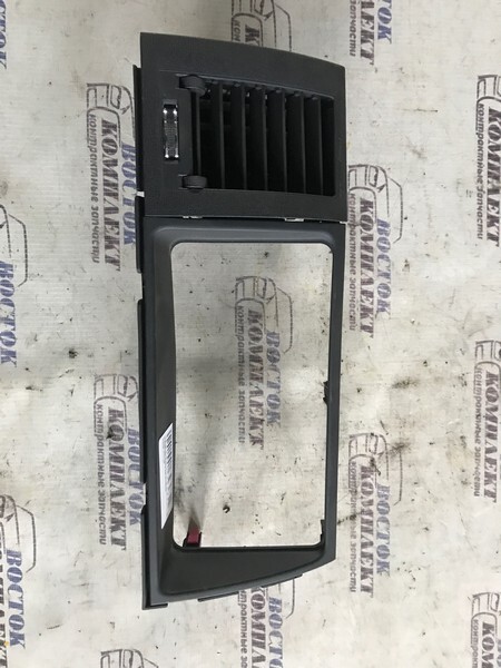 Рамка магнитофона Toyota Isis 2005 ANM10W 1AZ-FSE