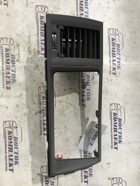 Рамка магнитофона Toyota Isis 2009 ANM15W 1AZ-FSE