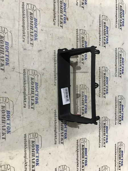 Рамка магнитофона Toyota Isis 2005 ZNM10G 1ZZ-FE