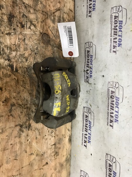 Суппорт Toyota Belta SCP92 2SZ-FE перед лев