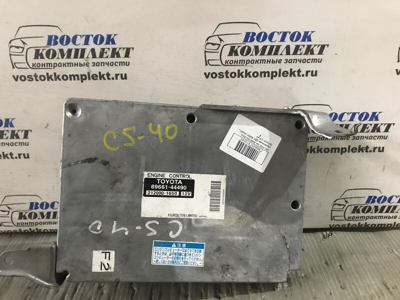 Блок управления ДВС Toyota Isis ANM10W 1AZ-FSE