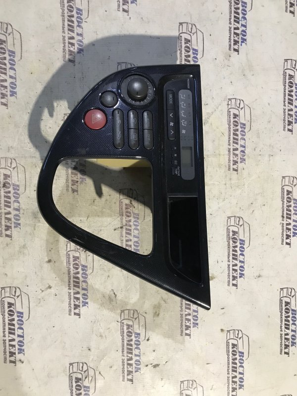 Блок управления климат-контролем Toyota Wish ZNE14G 1ZZ-FE