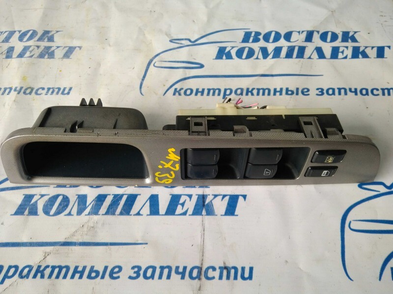 Блок управления стеклоподъемниками Nissan Tiida 2008 C11 HR15DE