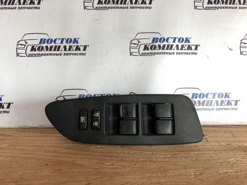 Блок управления стеклоподъемниками Toyota Blade AZE154H 2AZ-FE