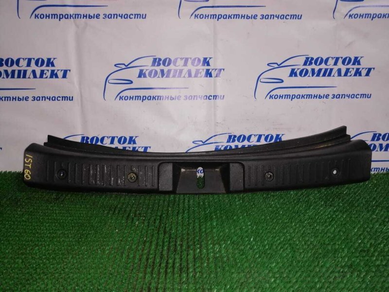 Накладка багажника Toyota Ist NCP60 2NZ-FE