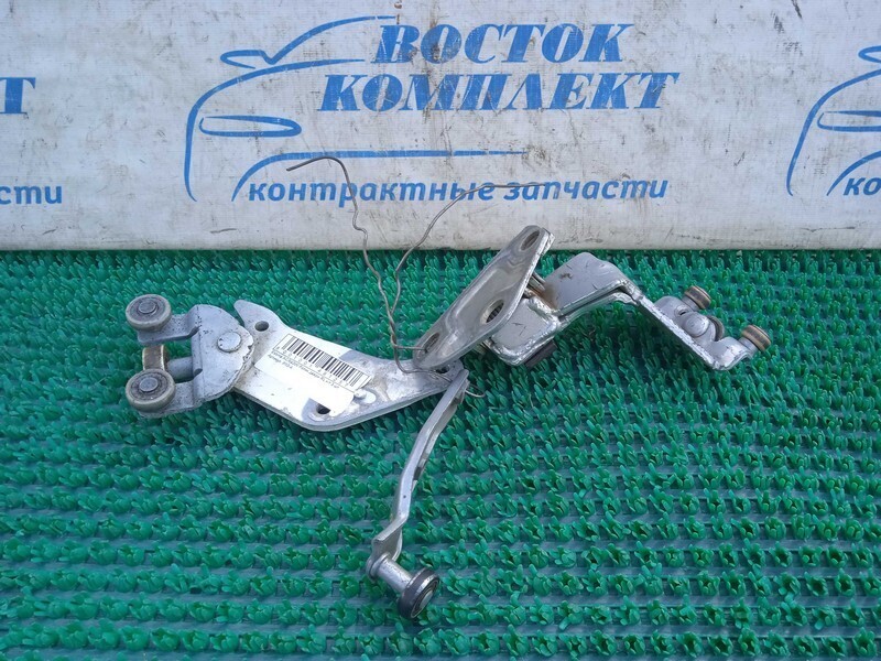 Ролик двери Toyota Estima ACR40W 2AZ-FE зад лев