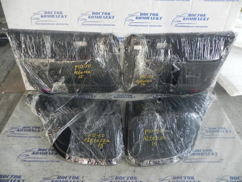 Обшивка двери Toyota Altezza Gita GXE15W 1G-FE