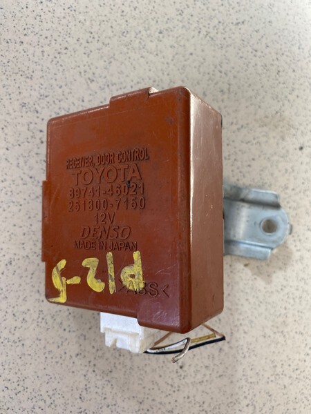 Блок управления дверьми Toyota Sienta NCP81G 1NZ-FE